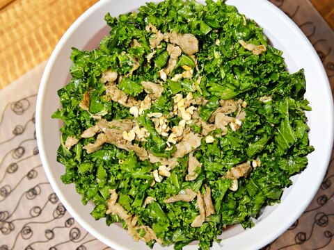 豚肉とケールのモシャモシャ梅胡麻サラダヾ(´`ヾ)